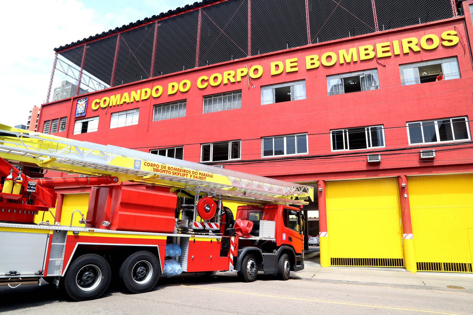 Tradição com segurança: bombeiros orientam sobre fogueiras nas festas juninas