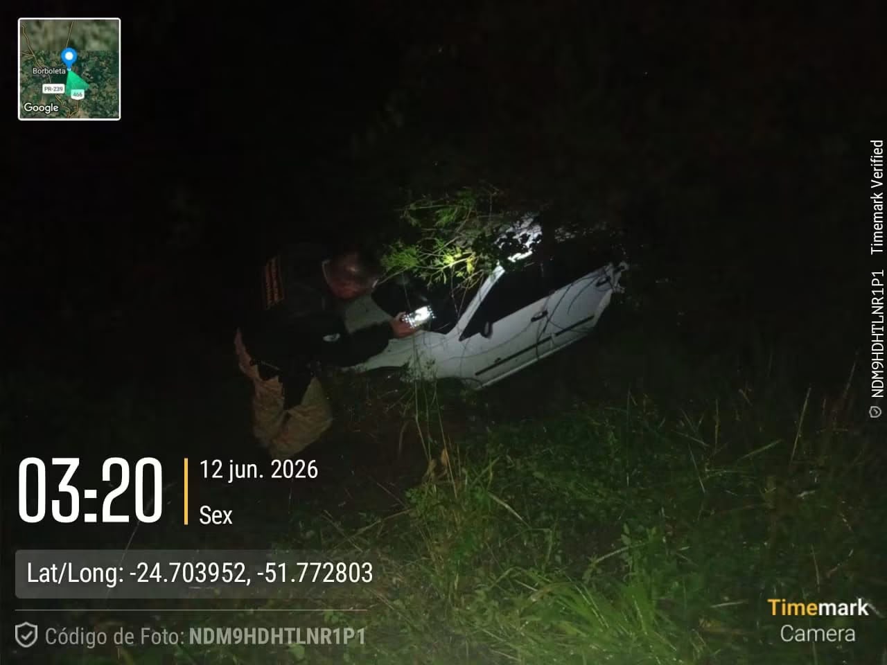 Carro sai da pista e cai em ribanceira na PRC-466, em Pitanga; três pessoas ficaram feridas